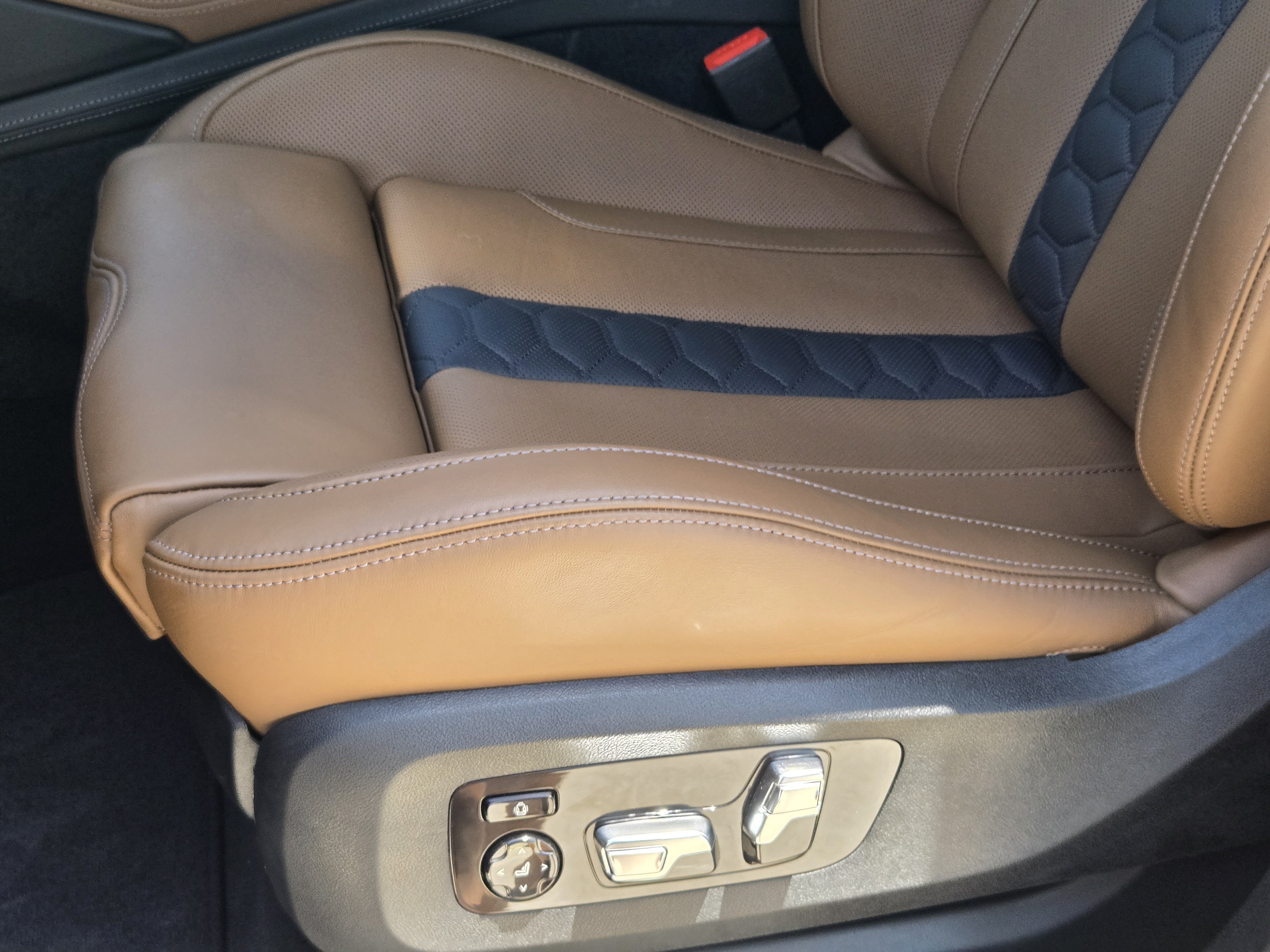 Used 2027 BMW X6 M Competition w/ Executive Package AWD/4WD image 74