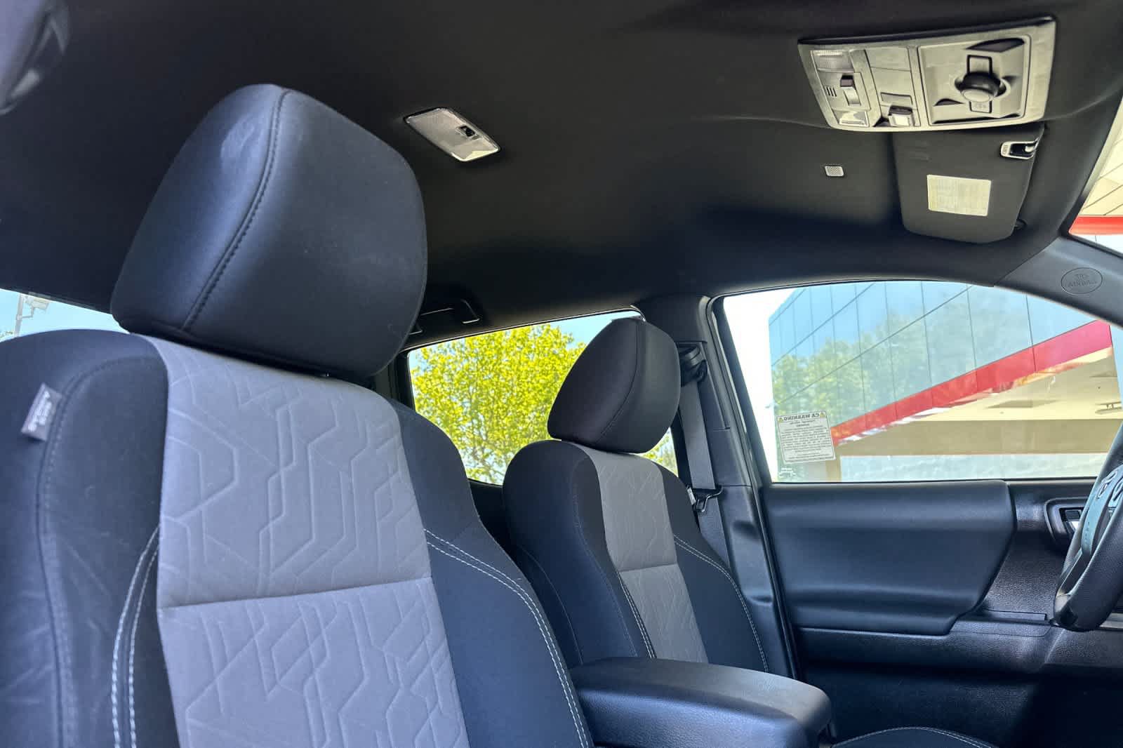 Used 2021 Toyota Tacoma TRD Off-Road w/ Technology Package AWD/4WD image 17