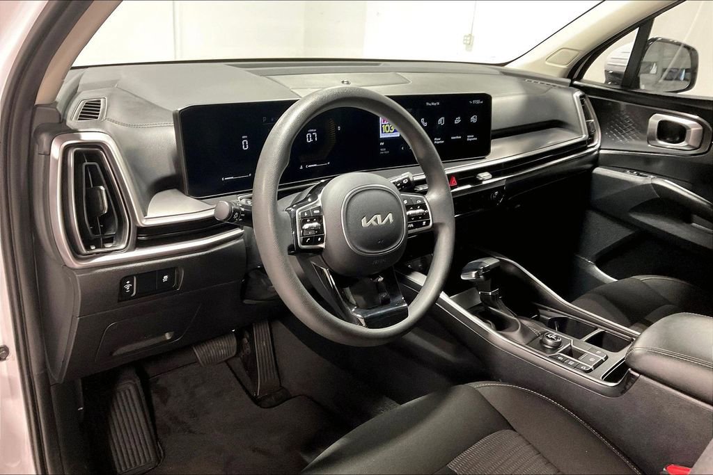 Used 2024 Kia Sorento LX FWD image 16