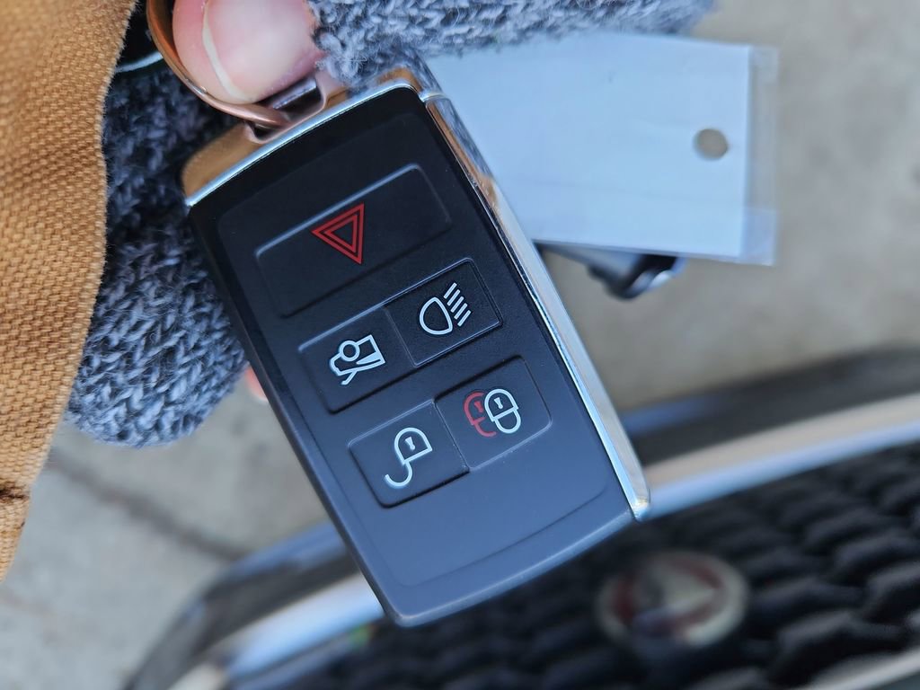 Used 2023 Jaguar XF R-Dynamic SE image 36