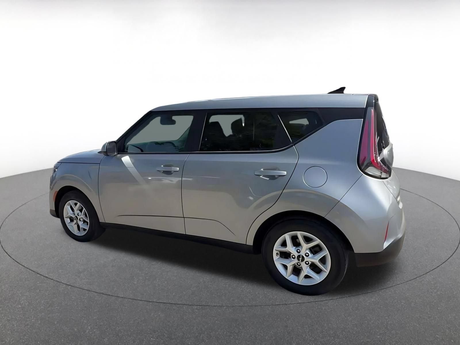 Used 2025 Kia Soul LX w/ LX Technology Package FWD image 9