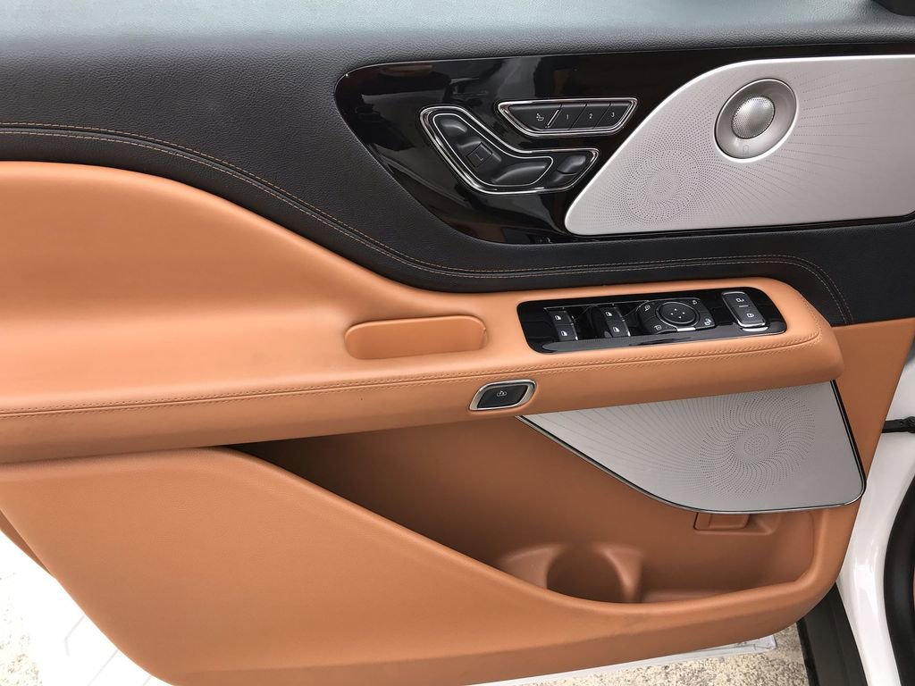 Used 2025 Lincoln Aviator Black Label AWD/4WD image 13