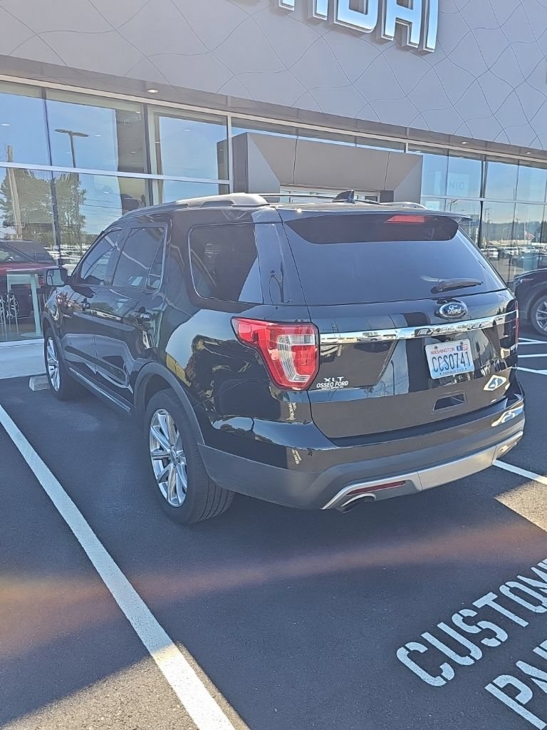 Used 2017 Ford Explorer XLT w/ Class II Trailer Tow Package AWD/4WD image 7