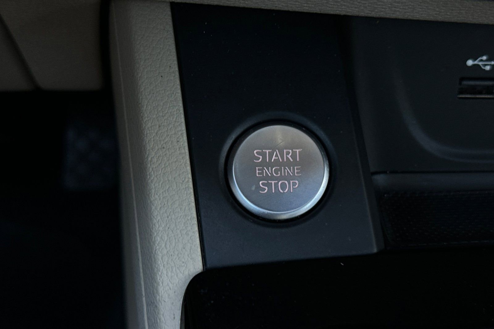 Used 2021 Audi A4 2.0T Premium w/ Convenience Package image 21