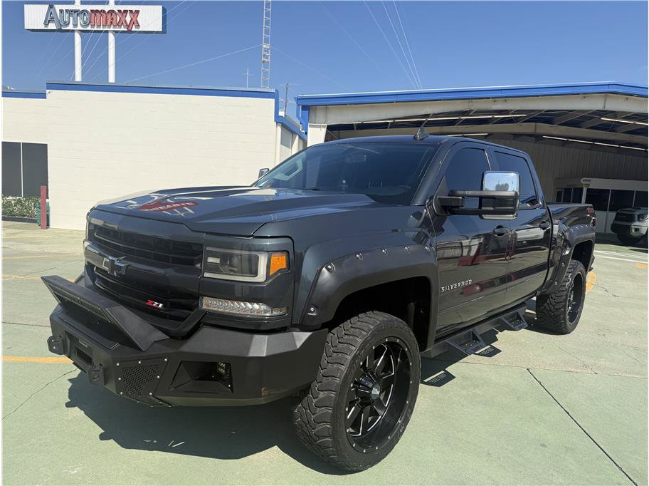 Used 2018 Chevrolet Silverado 1500 LT w/ All Star Edition AWD/4WD image 2