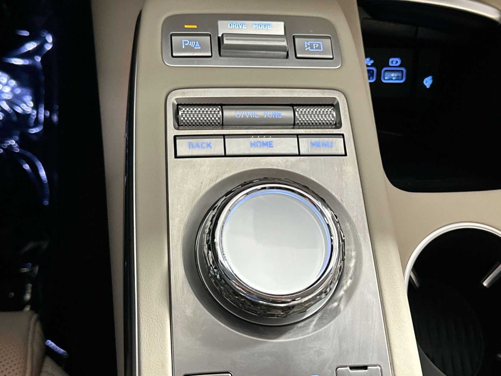 Used 2024 Genesis GV70 2.5T w/ Advanced Package image 28