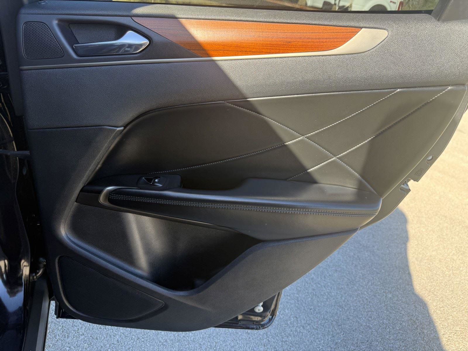 Used 2019 Lincoln MKC Reserve w/ MKC Technology Package image 28