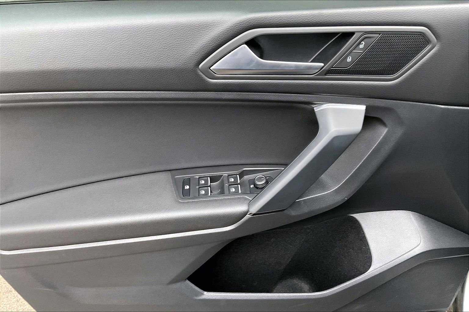 Used 2019 Volkswagen Tiguan SE image 15