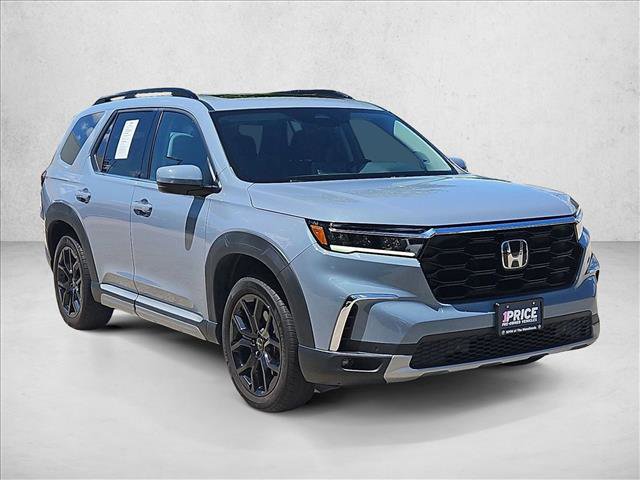 Used 2025 Honda Pilot Touring image 3