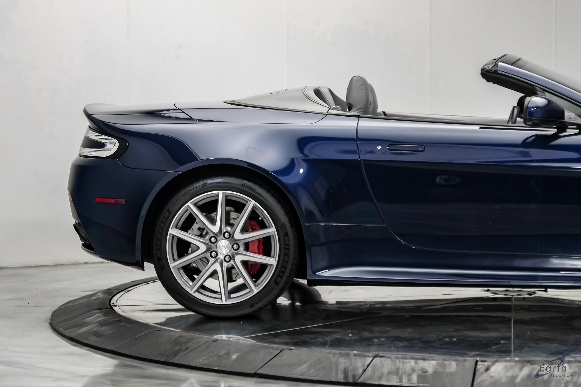 Used 2015 Aston Martin V8 Vantage GT RWD image 28