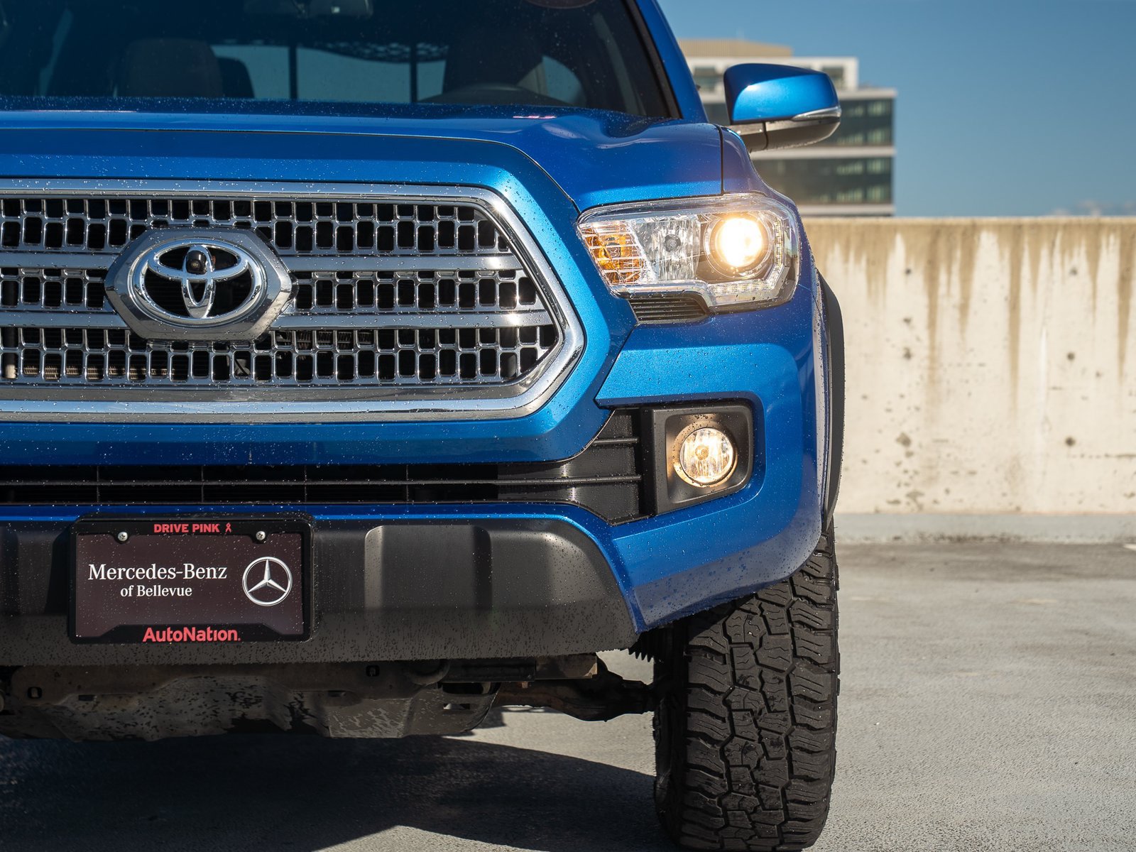 Used 2017 Toyota Tacoma TRD Off-Road w/ Premium & Technology Package AWD/4WD image 8