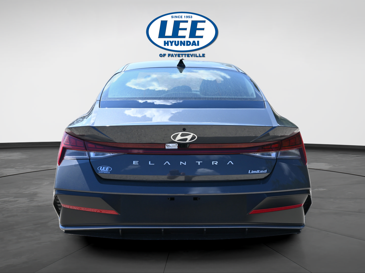 Certified 2025 Hyundai Elantra Limited FWD image 4