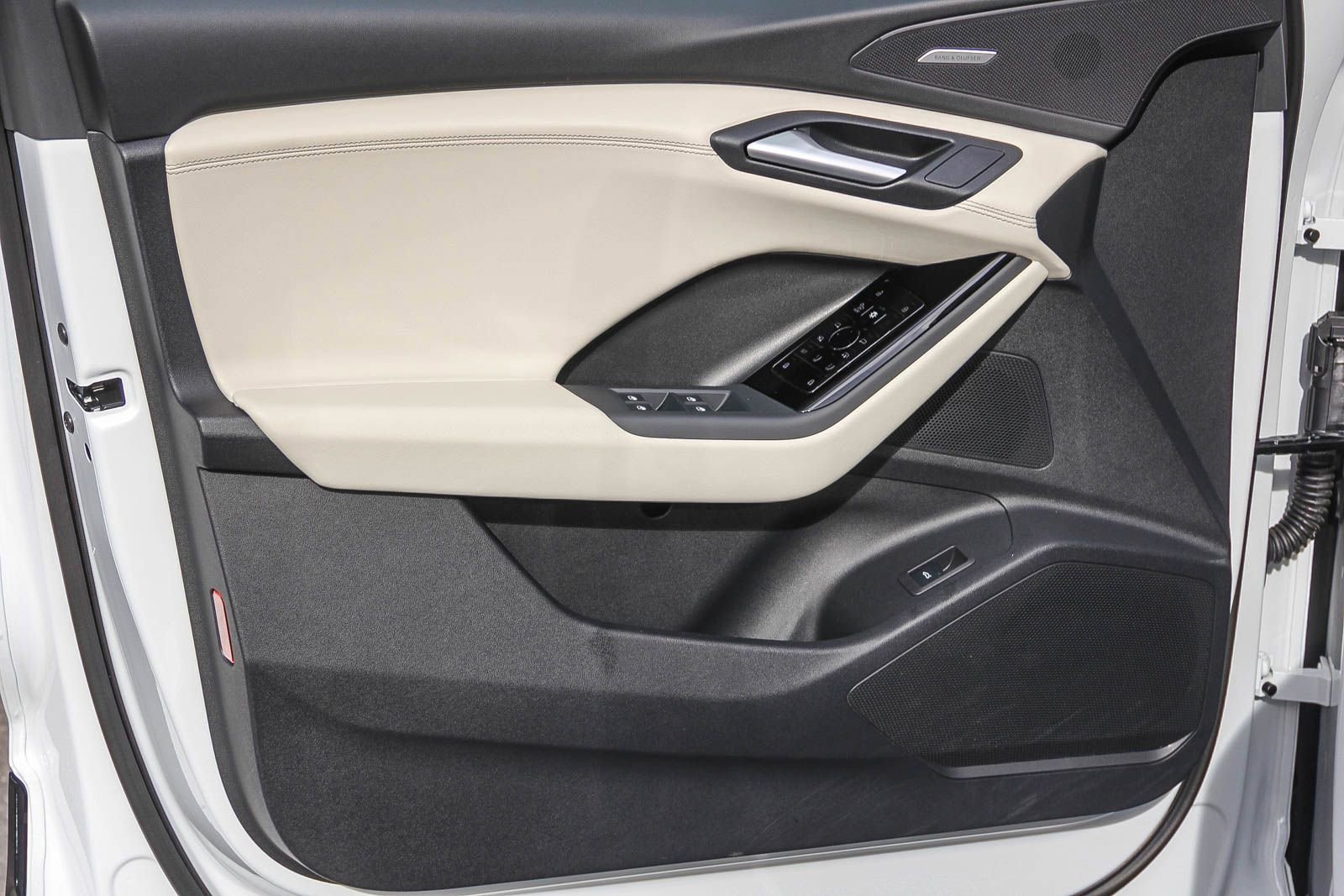 Certified 2025 Audi Q6 e-tron Premium Plus image 18