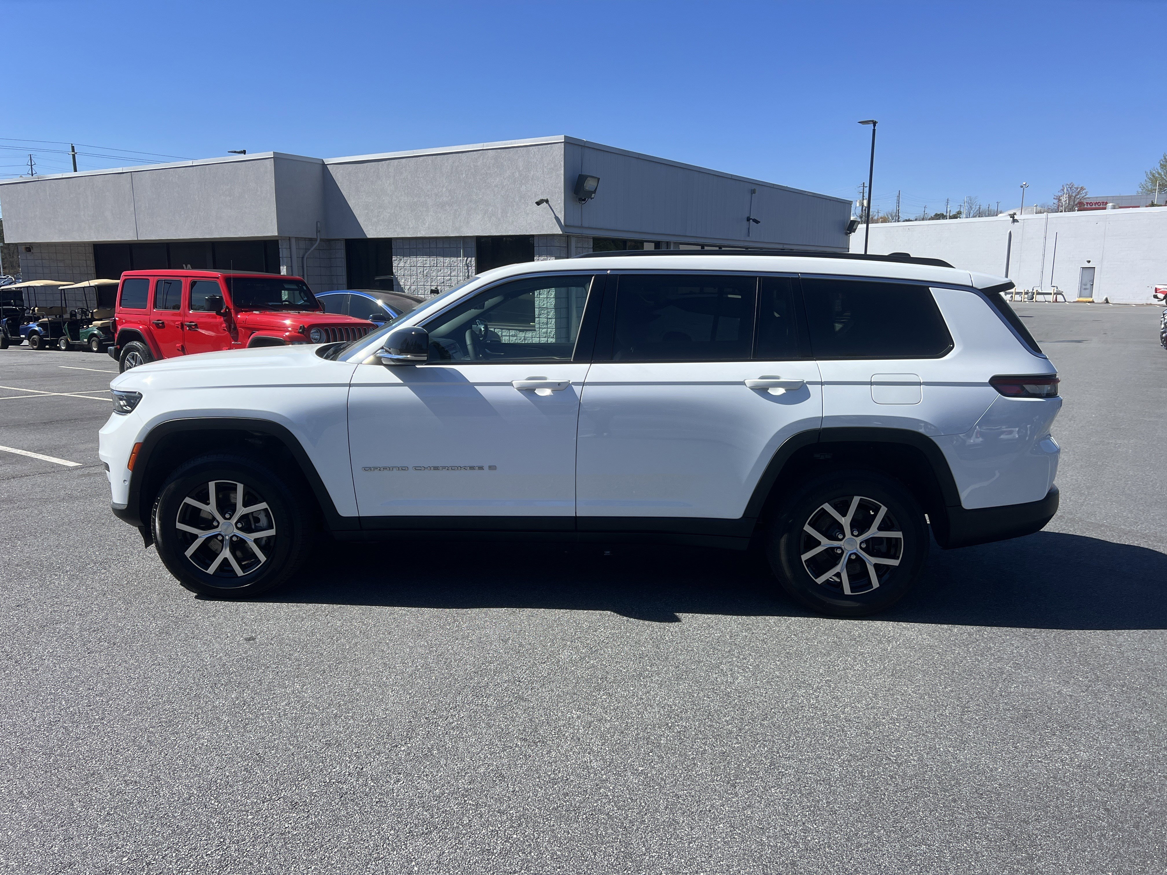 Used 2025 Jeep Grand Cherokee L Limited w/ Luxury Tech Group II AWD/4WD image 4