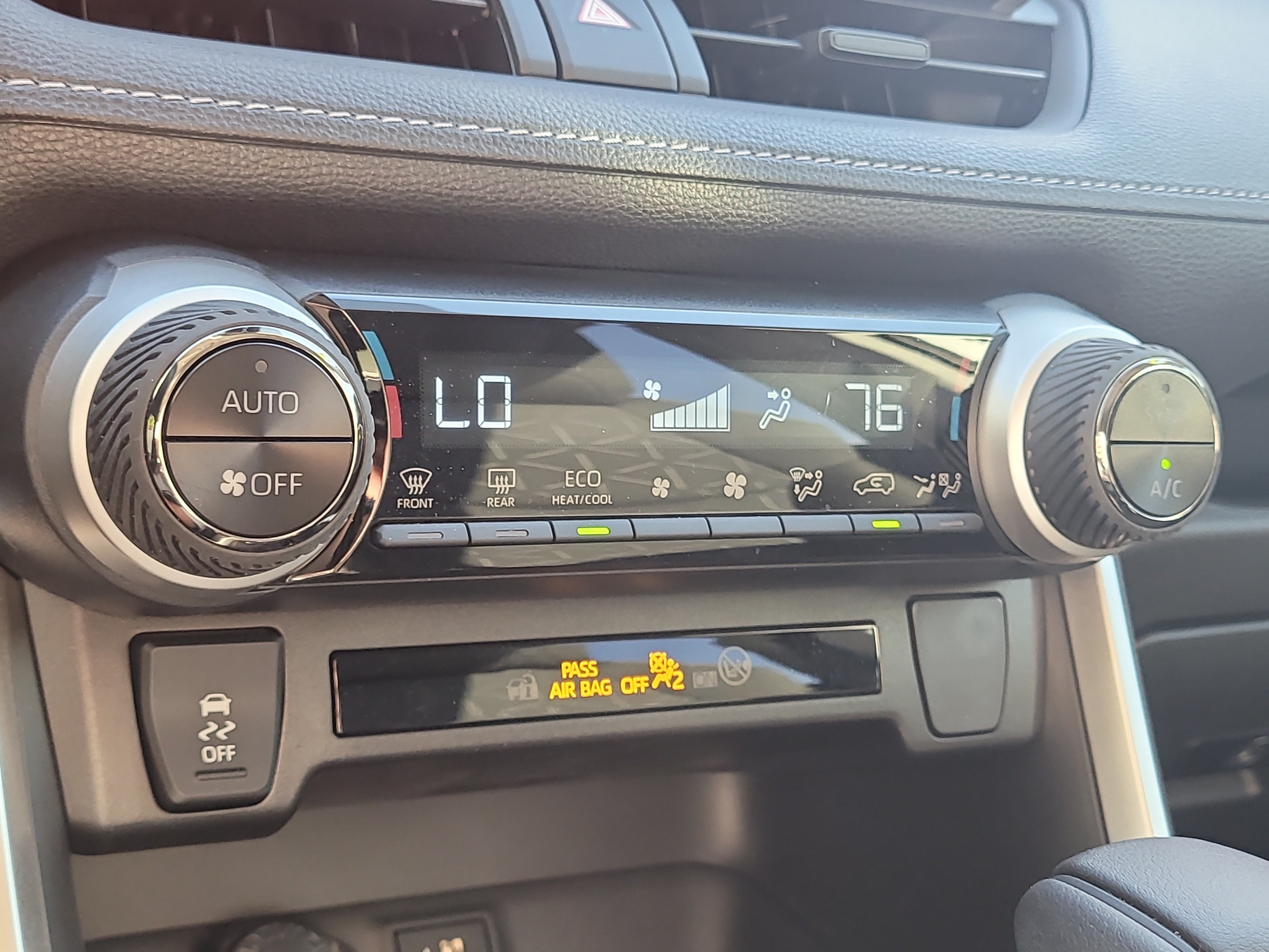 Used 2025 Toyota RAV4 XLE AWD/4WD image 26