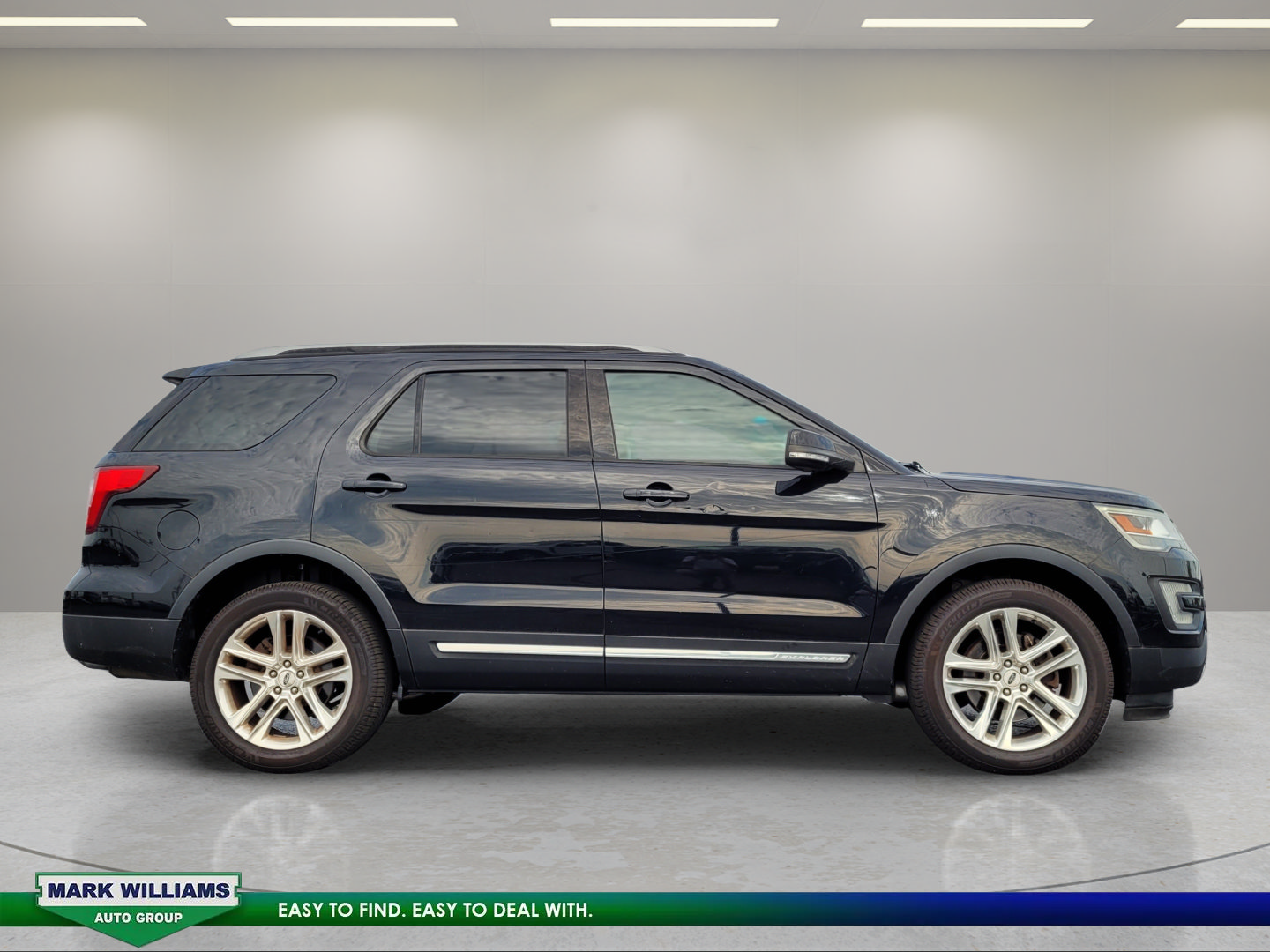 Used 2017 Ford Explorer XLT w/ Equipment Group 202A AWD/4WD image 2