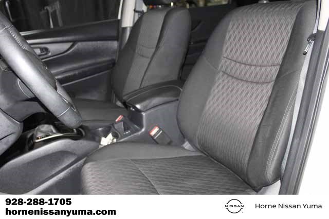 Used 2019 Nissan Rogue SV FWD image 4