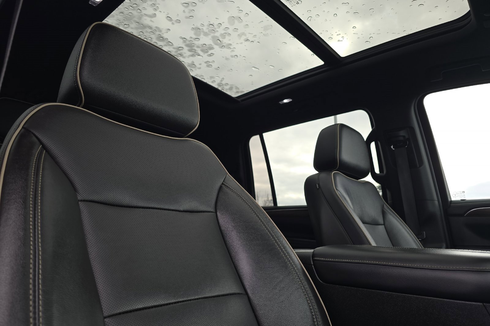 Used 2021 Chevrolet Suburban Premier w/ Premium Package image 18