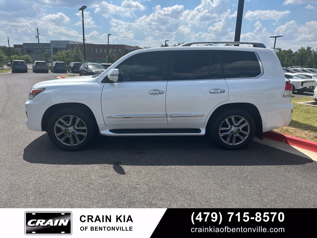 Used 2013 Lexus LX 570 4WD w/ Luxury Pkg image 4