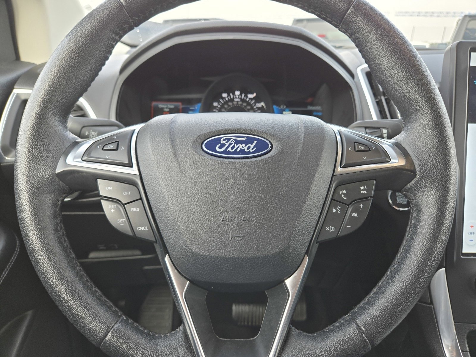 Used 2024 Ford Edge Titanium image 29