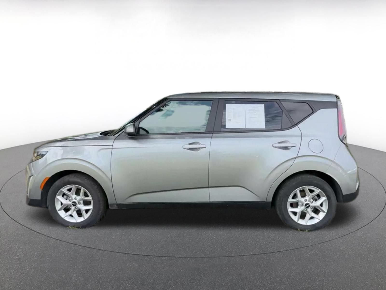 Used 2025 Kia Soul LX w/ LX Technology Package FWD image 8