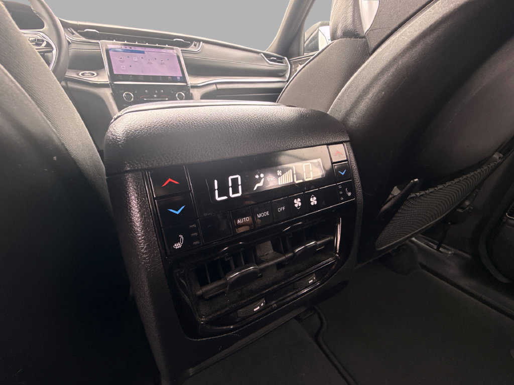 Used 2023 Jeep Grand Cherokee Overland w/ Luxury Tech Group IV AWD/4WD image 14