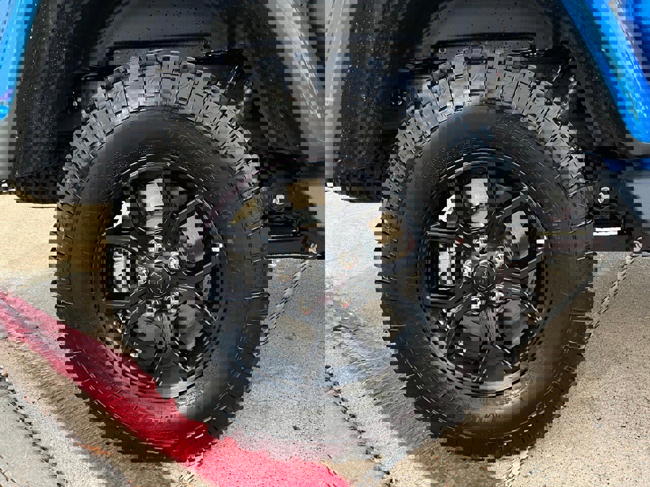 Used 2025 Jeep Gladiator Sport image 9