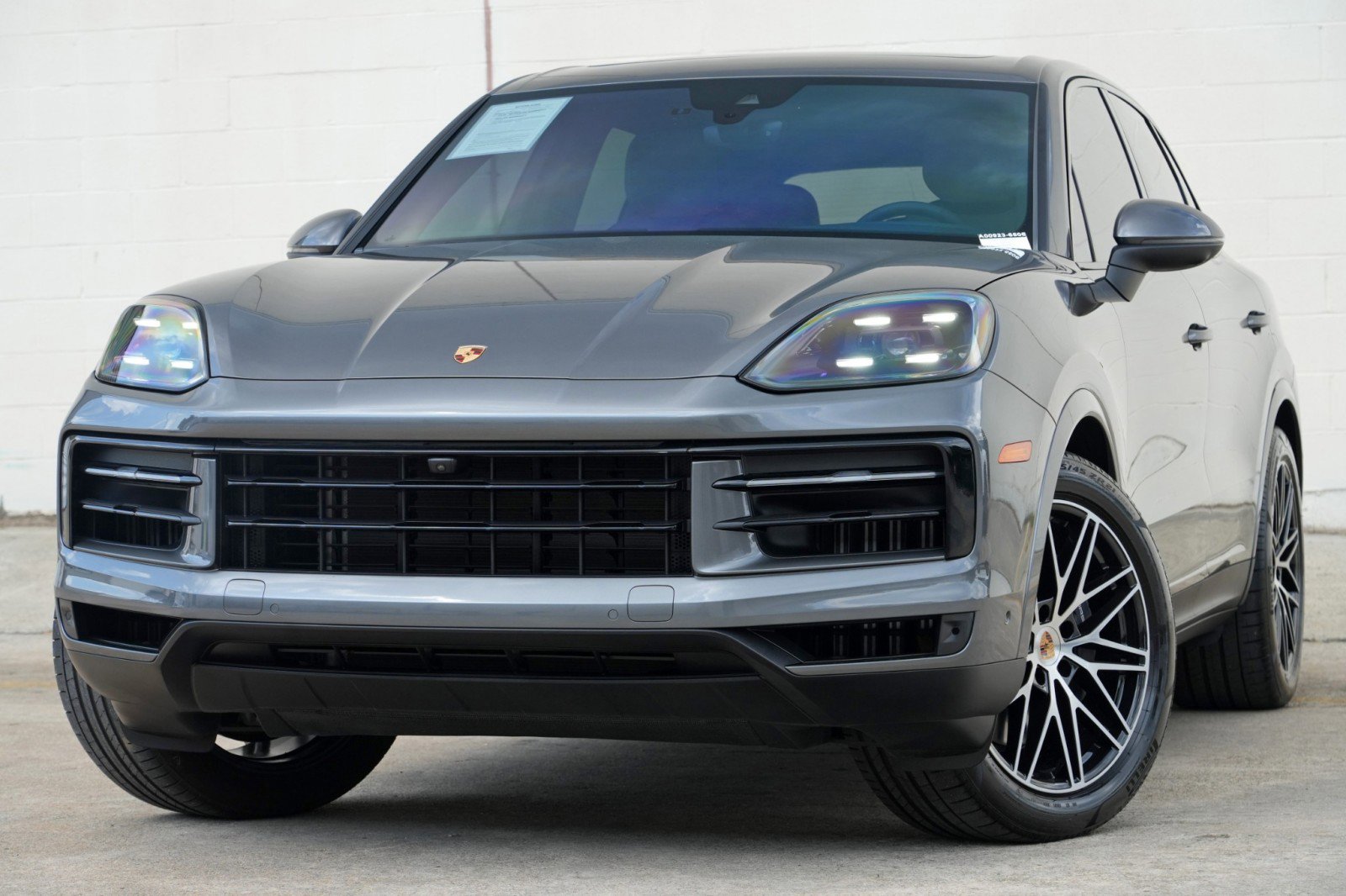 Used 2025 Porsche Cayenne AWD/4WD image 3
