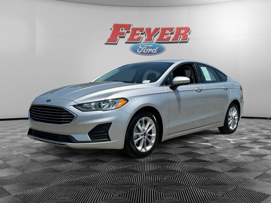 Used 2019 Ford Fusion SE image 1