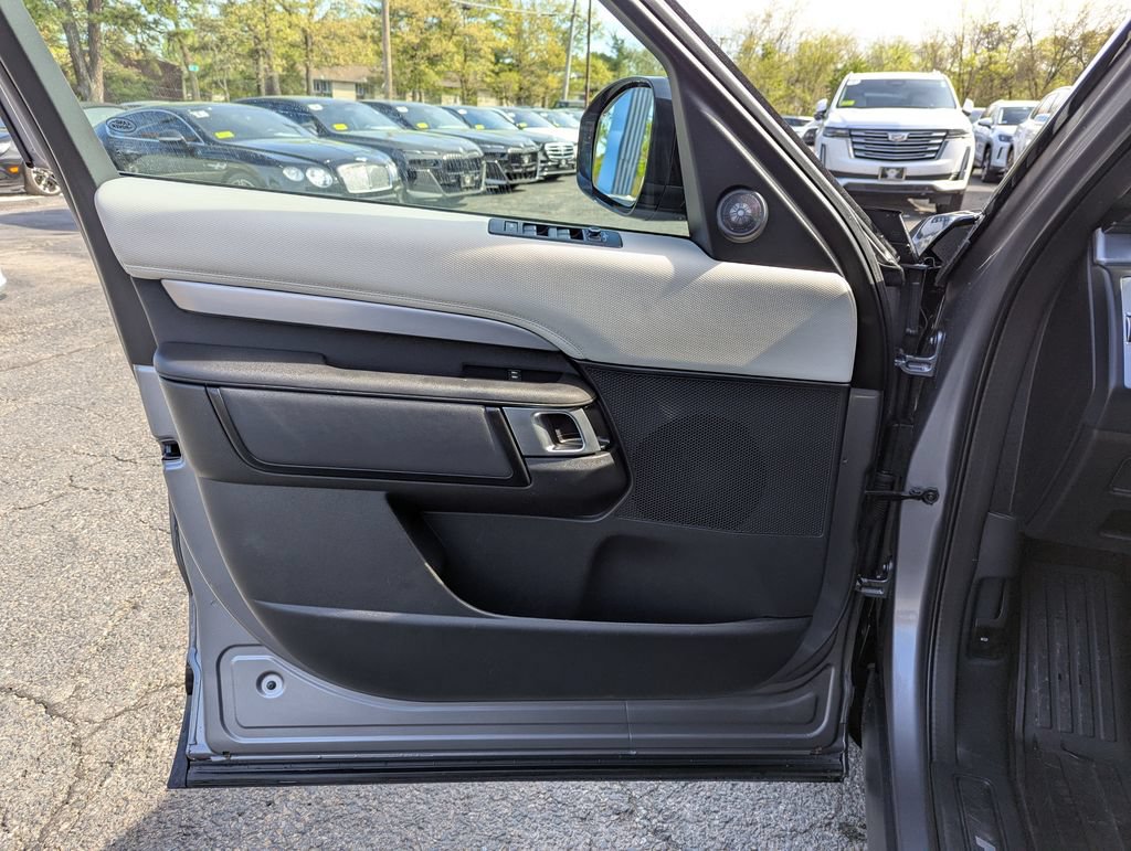 Used 2022 Land Rover Discovery S R-Dynamic AWD/4WD image 11
