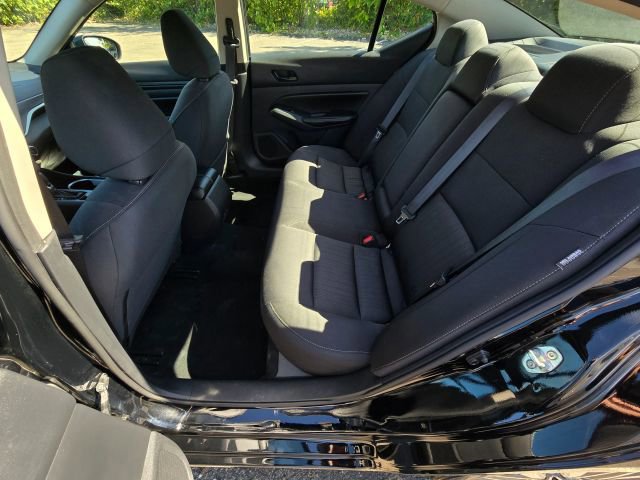 Used 2024 Nissan Altima 2.5 SV image 12
