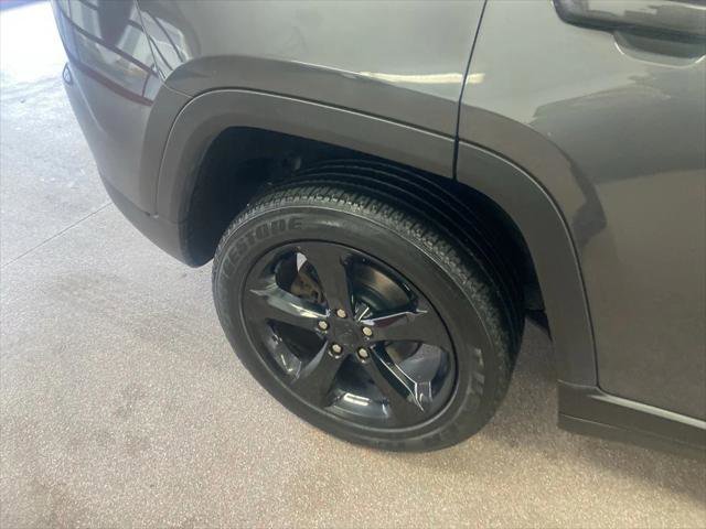 Certified 2023 Jeep Grand Cherokee Altitude image 17