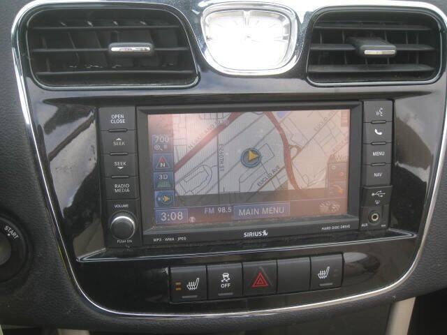 Used 2011 Chrysler 200 Limited FWD image 30