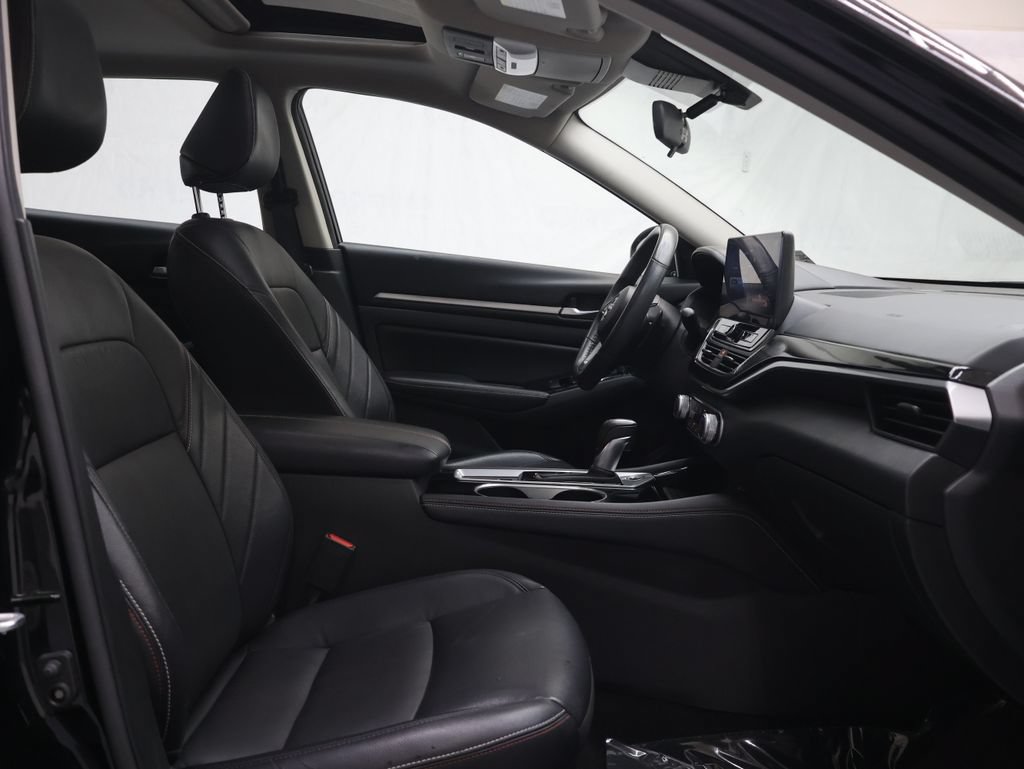 Used 2024 Nissan Altima 2.5 SR w/ SR Premium Package AWD/4WD image 9