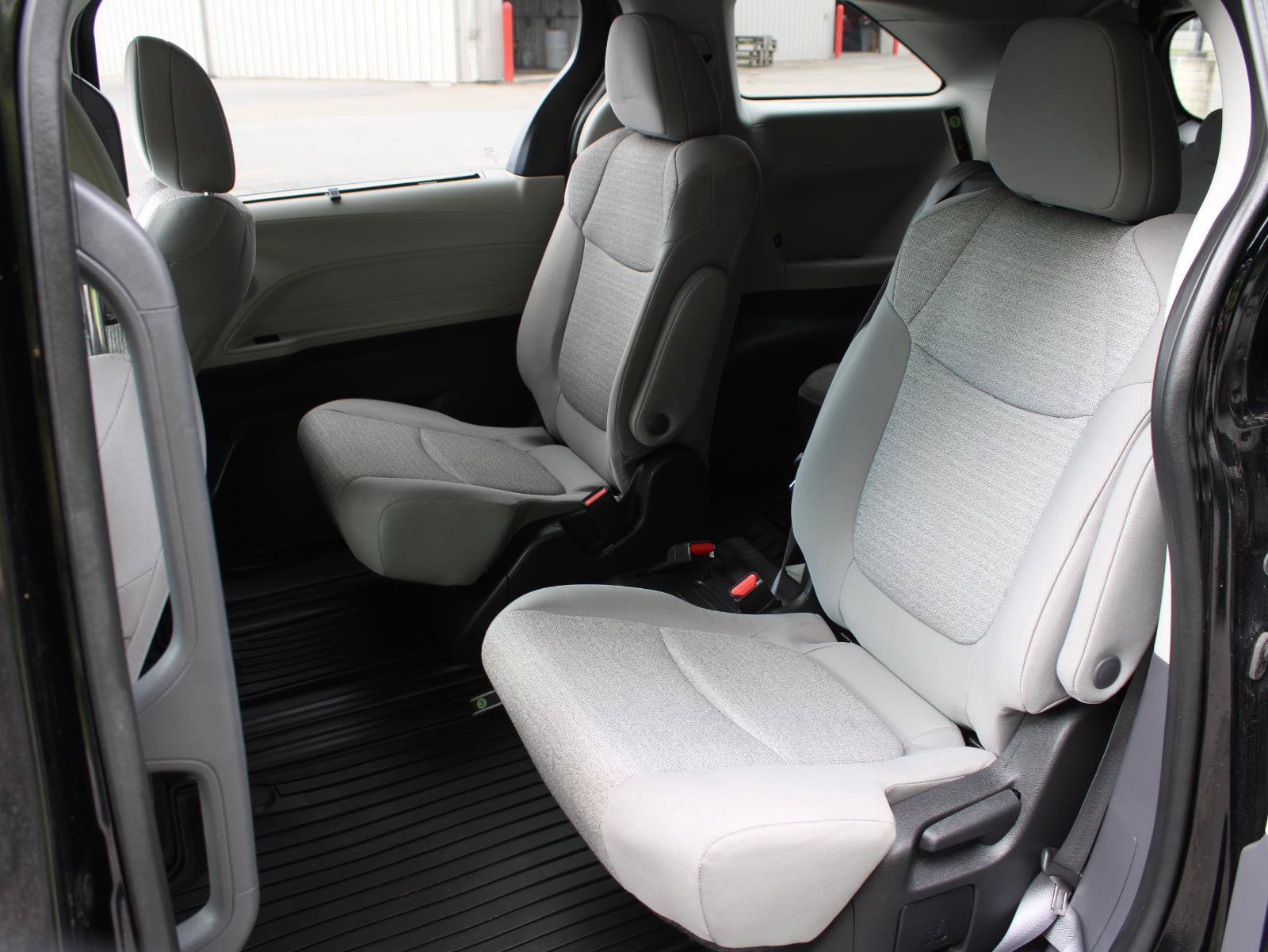 Used 2022 Toyota Sienna LE AWD/4WD image 17