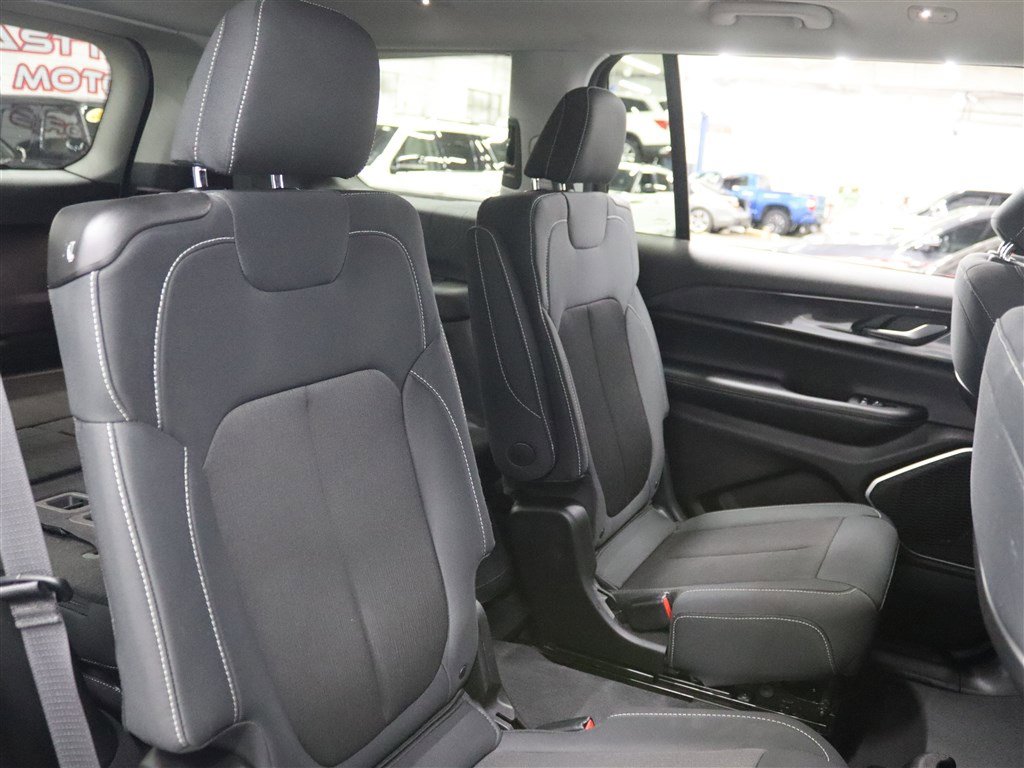 Used 2022 Jeep Grand Cherokee L Laredo w/ Luxury Tech Group I AWD/4WD image 18