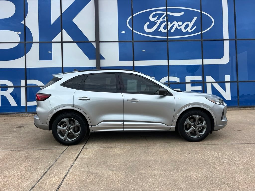 Used 2024 Ford Escape ST-Line w/ Tech Pack #1 FWD image 4