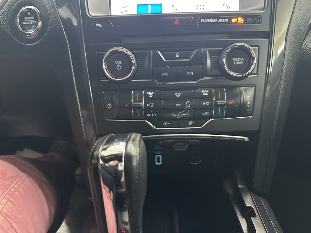 Used 2017 Ford Explorer XLT w/ Equipment Group 202A image 43