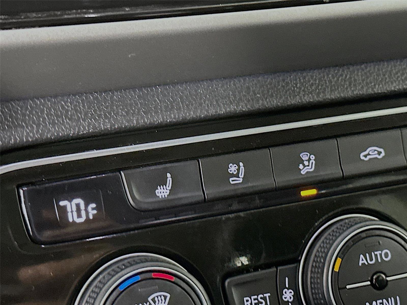 Used 2022 Volkswagen Atlas SEL Premium image 16