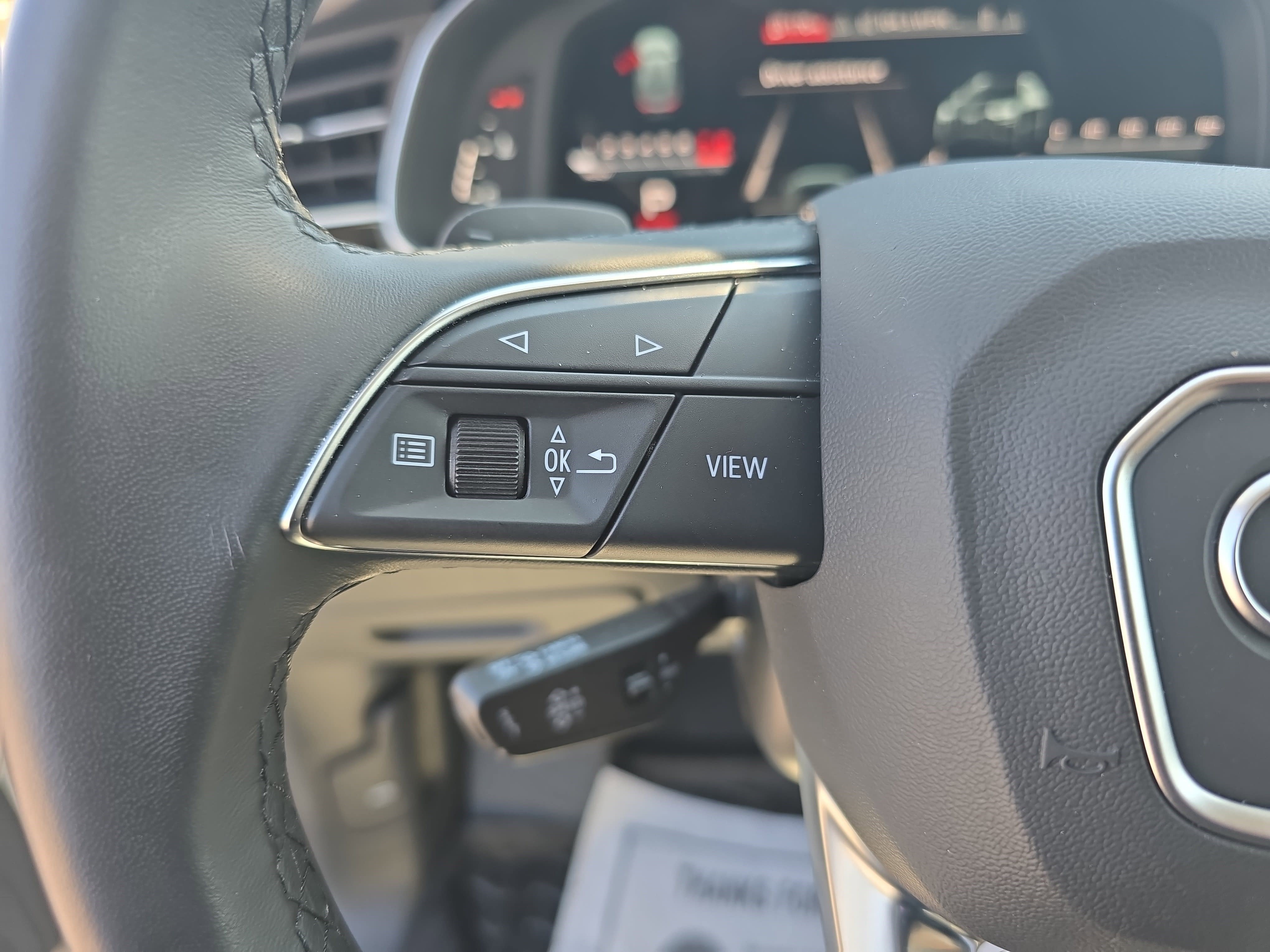 Used 2023 Audi Q8 Premium image 16