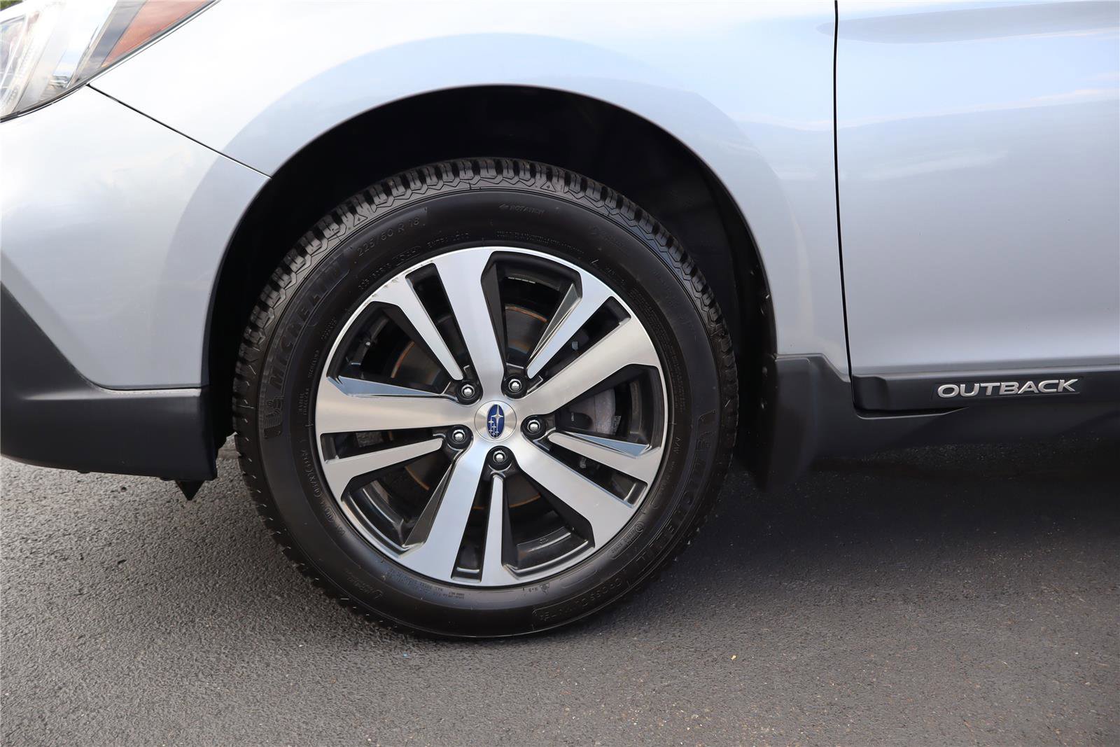 Used 2019 Subaru Outback 2.5i Limited AWD/4WD image 11
