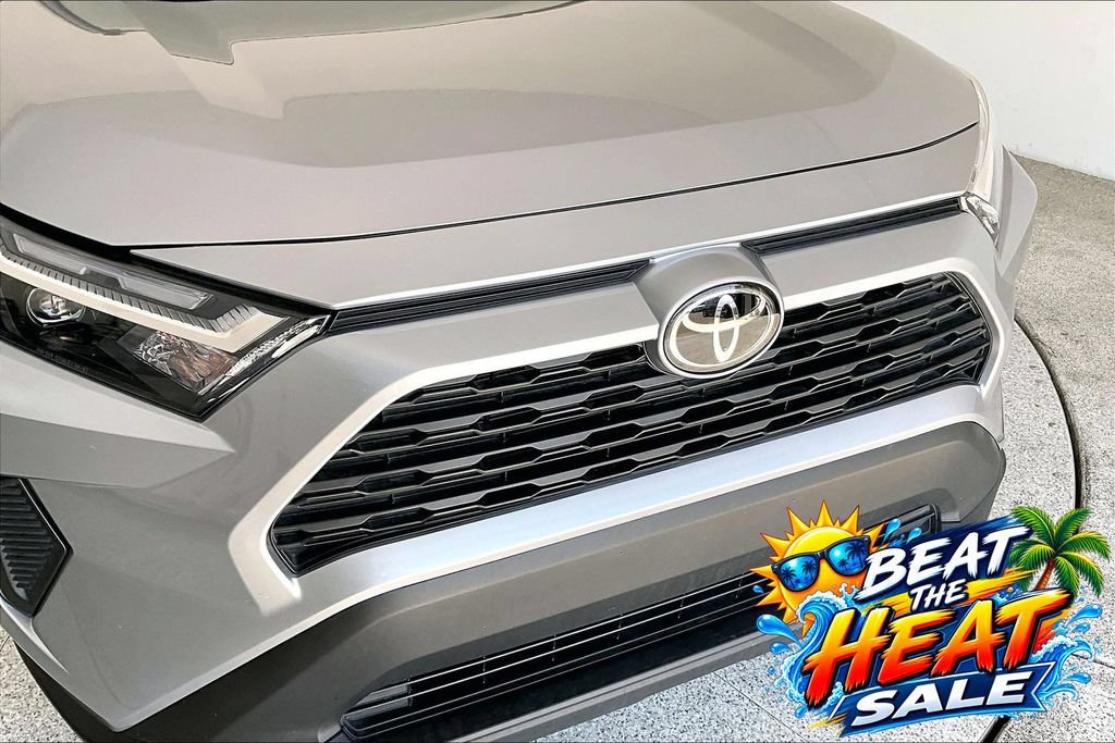 Used 2025 Toyota RAV4 XLE FWD image 34