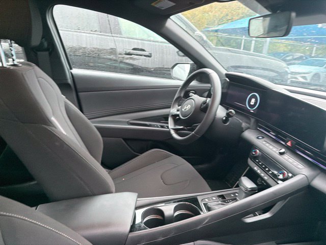 Certified 2025 Hyundai Elantra SEL FWD image 16