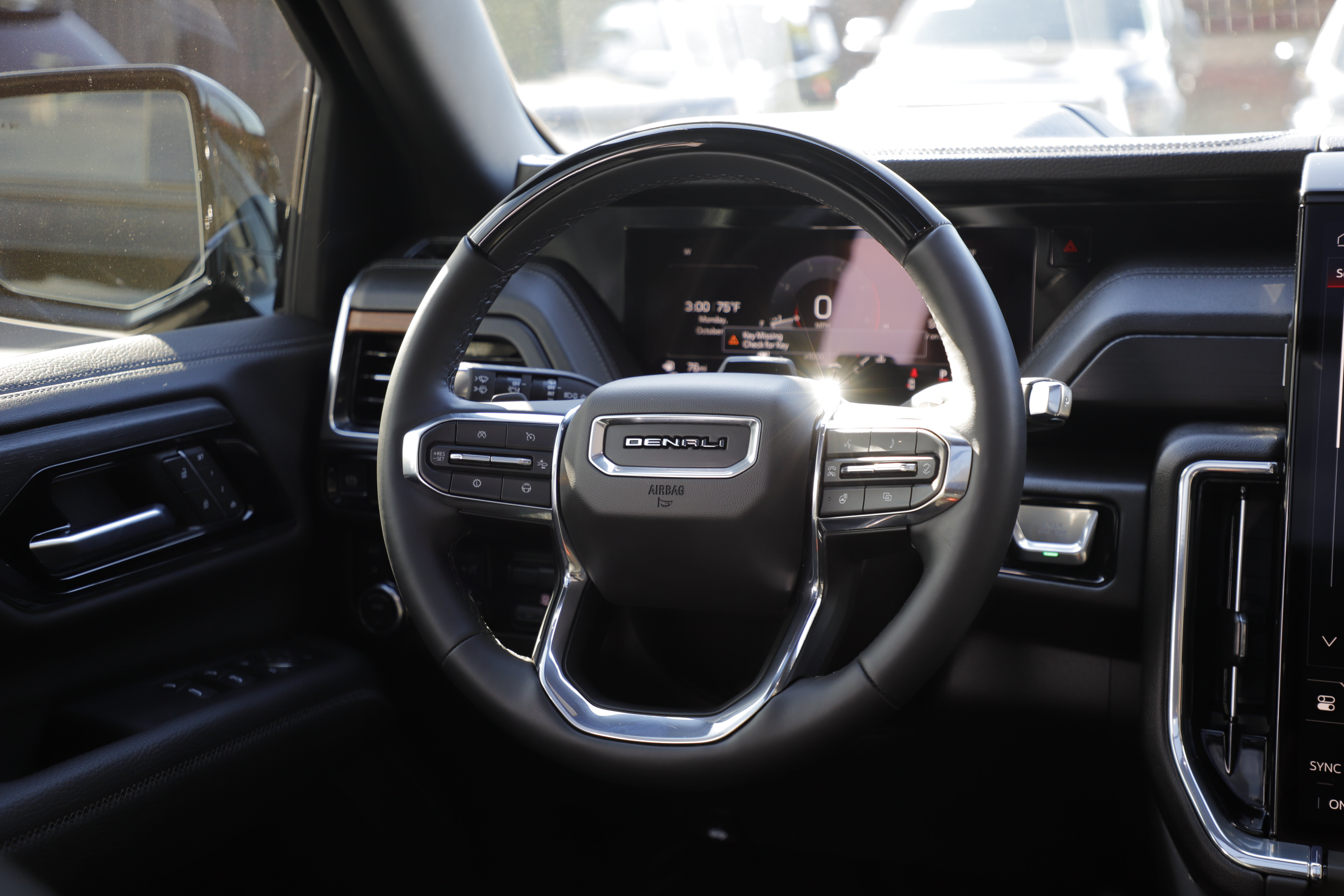 Used 2025 GMC Yukon Denali w/ Denali Reserve Package AWD/4WD image 16