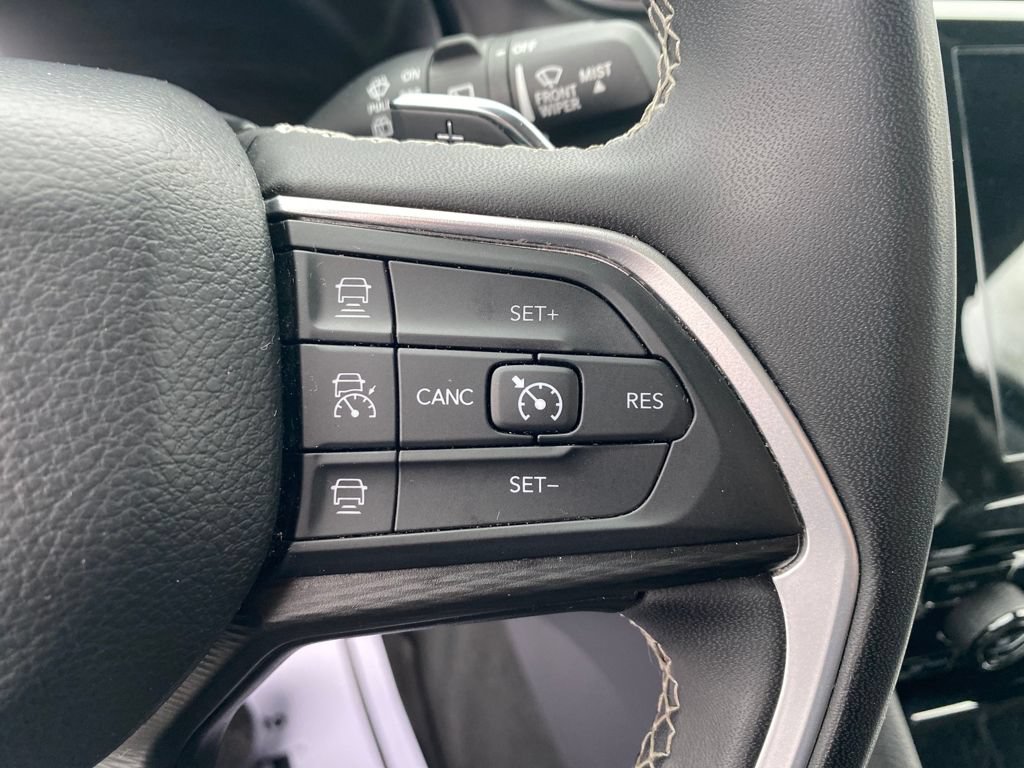 Used 2023 Jeep Grand Cherokee L Laredo RWD image 27