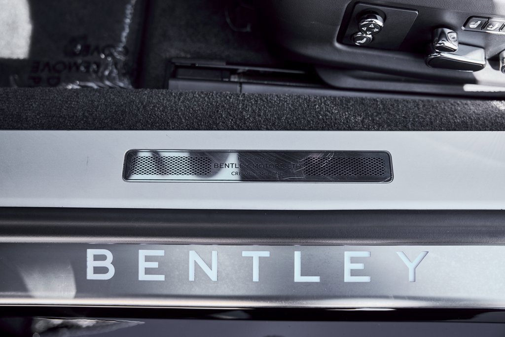Used 2022 Bentley Continental GT image 32