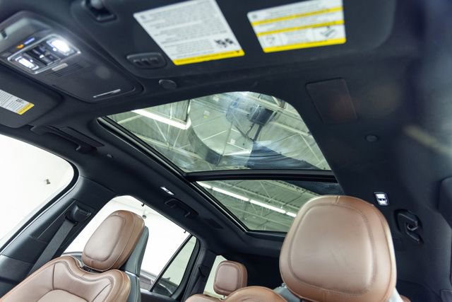 Used 2025 Lincoln Aviator Reserve w/ Equipment Group 201A image 13