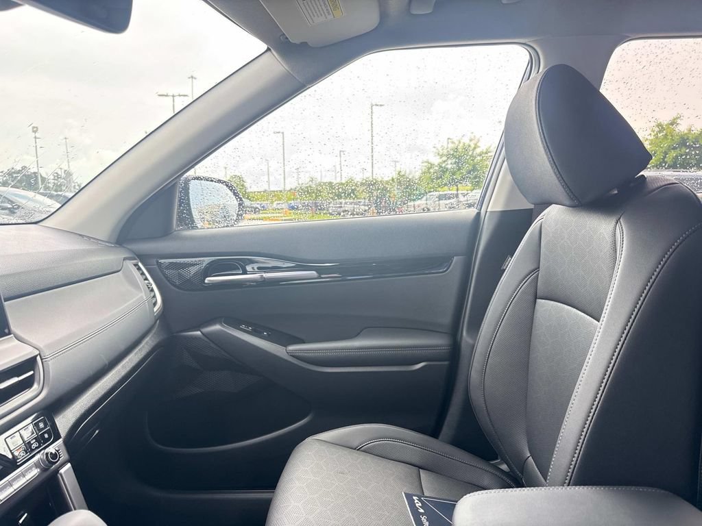 New 2026 Kia Seltos EX FWD image 17
