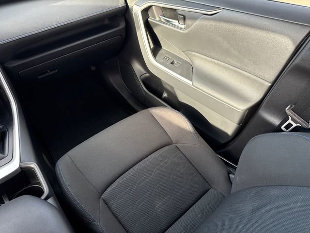 Used 2025 Toyota RAV4 SE w/ Convenience Package image 16