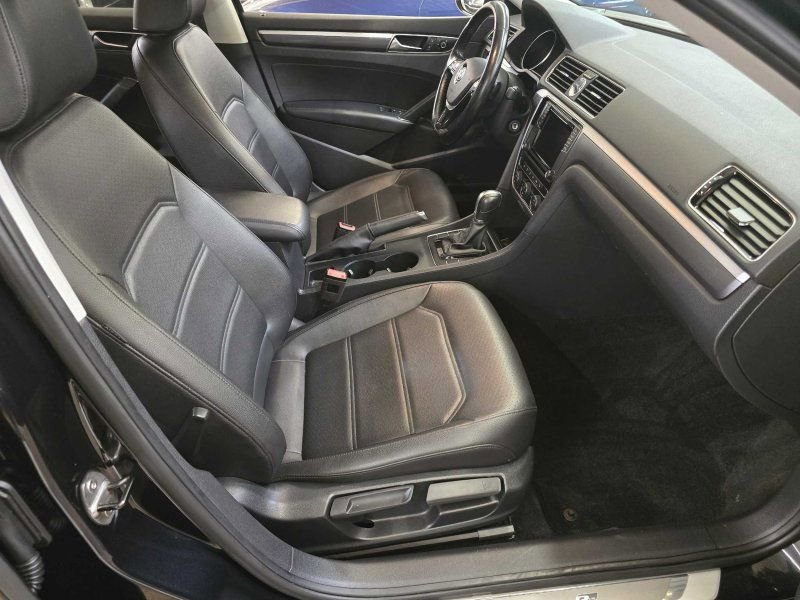 Used 2017 Volkswagen Passat 1.8T R-Line image 5